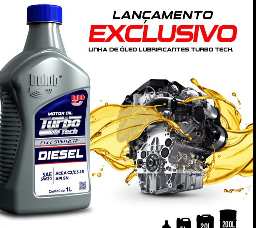 Frasco Dulub Turbo Tech Diesel 5W30 ao lado de um motor